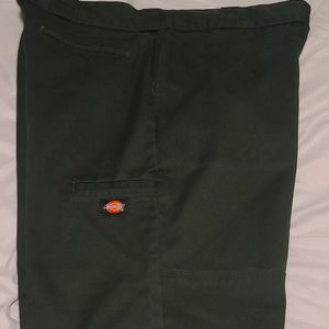 Dickeys mens shorts green size 38